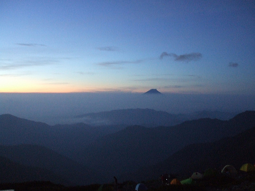 北岳山荘からの富士山夜明け